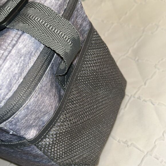 Iglooo Gray Cooler Bag.NWT - Picture 3 of 8